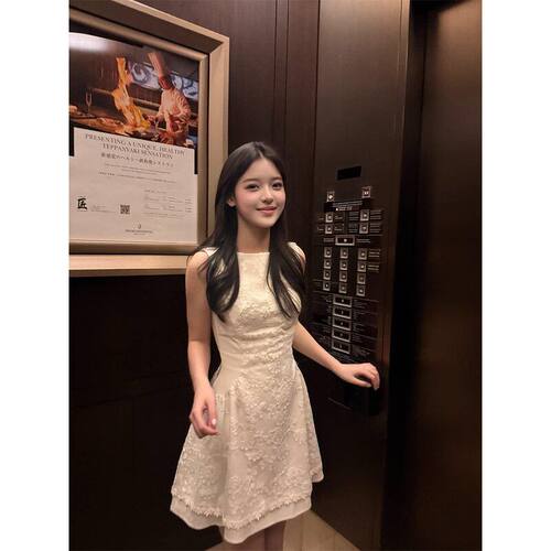 白色无袖收腰连衣裙女夏漂亮掐腰小白裙子初恋绝美小洋裙千金短裙