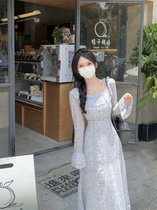 23法式碎花连衣裙女早秋荷叶边泡泡袖时尚气质修身显瘦长裙高级感