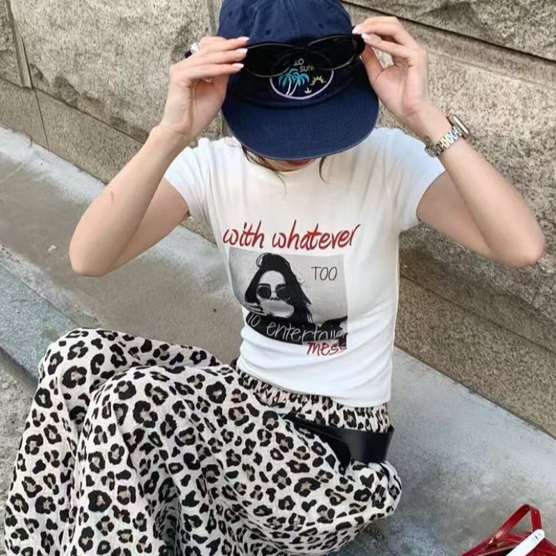 夏季爆款辣妹网红掐腰圆领短袖正肩设计感人像字母印花收腰短上衣