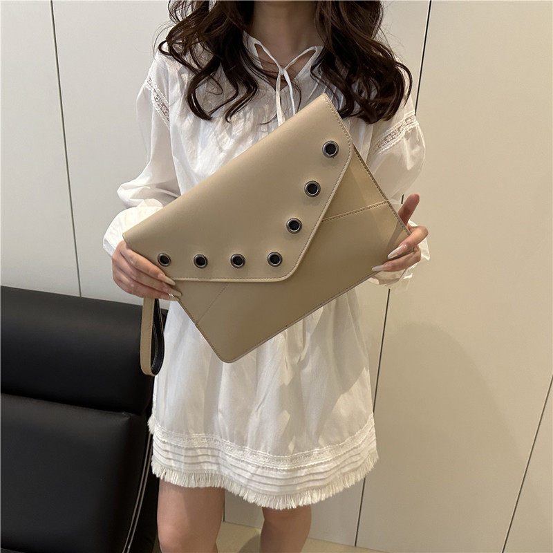 韩系小众设计潮流女士手拿包2026新款时尚简约钮钉手拿包编织质感,箱包皮具/热销女包/男包,手拿包,淘宝优惠券,粉丝福利购,淘宝优惠卷