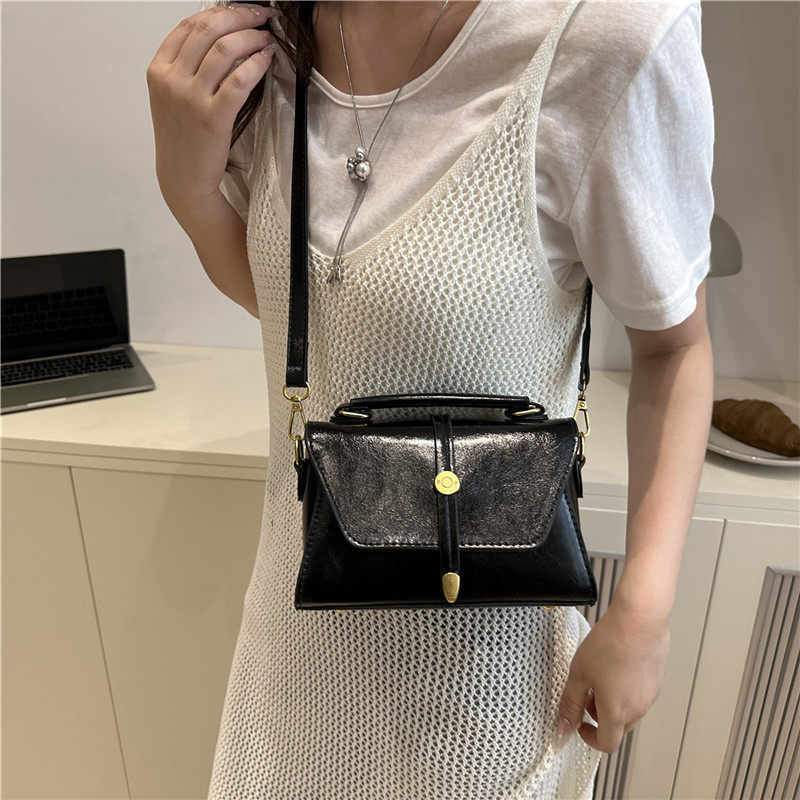 2026春季新款韩版小众质感休闲设计斜挎包女包时尚简约手提小方包,箱包皮具/热销女包/男包,通用款女包,淘宝优惠券,粉丝福利购,淘宝优惠卷