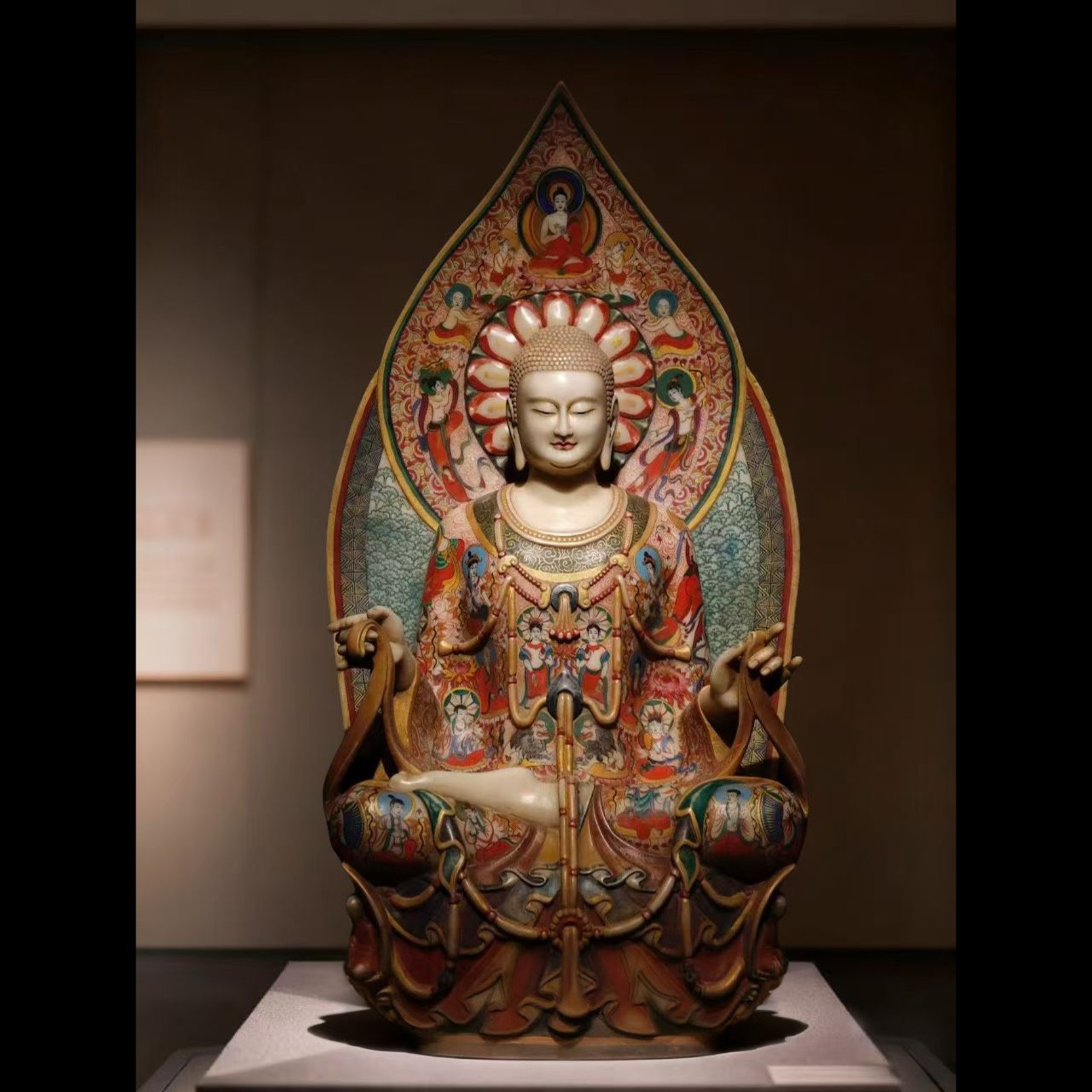 石雕复古仿古北齐汉白玉彩绘释迦摩尼佛像造像坐佛摆件做旧摆放