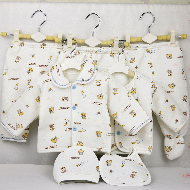 Coffret cadeau pour bébé - vêtements - Ref 1951260 Image 1