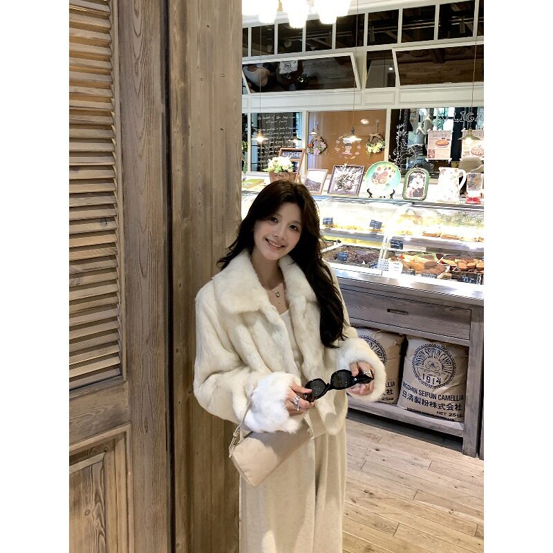 咖色翻领皮草外套女冬季短款