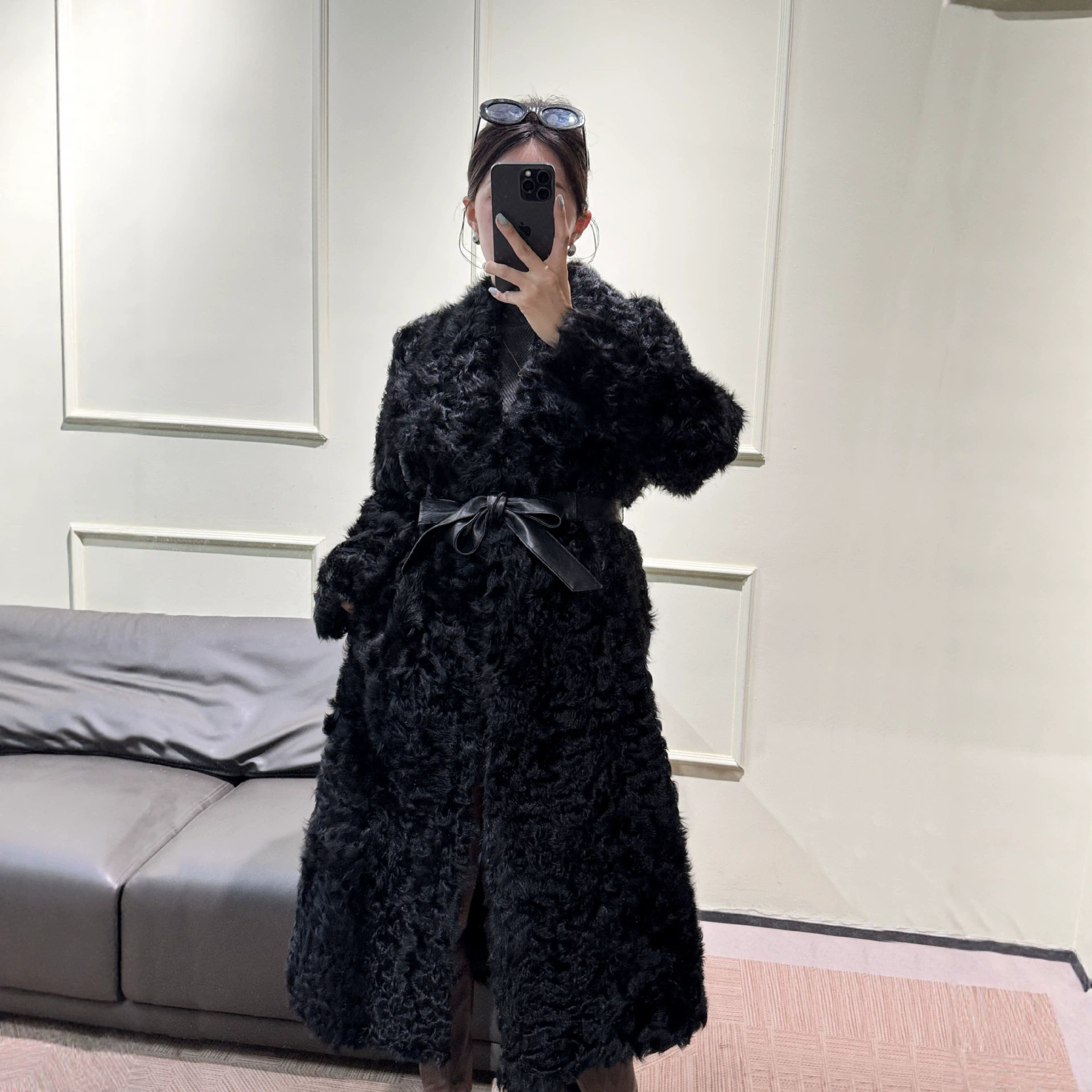 海宁小湖羊皮毛一体显瘦风衣女