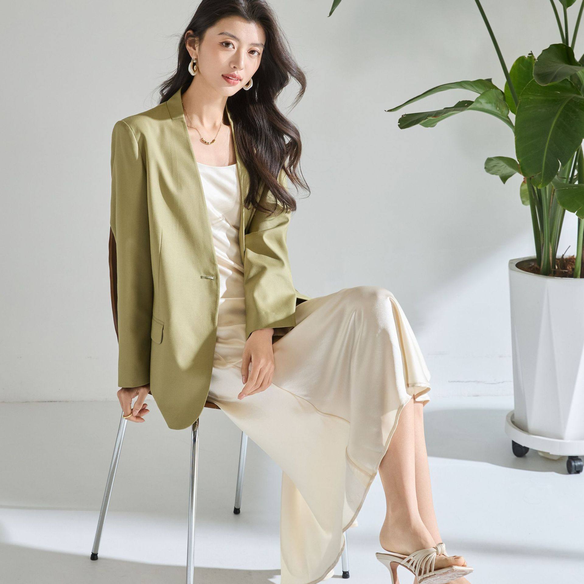 2026春夏【绿色】新极简V领挺括小西装女宽松休闲通勤上衣外套