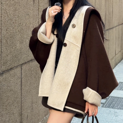 宽松咖啡色包边连帽撞色毛呢外套
