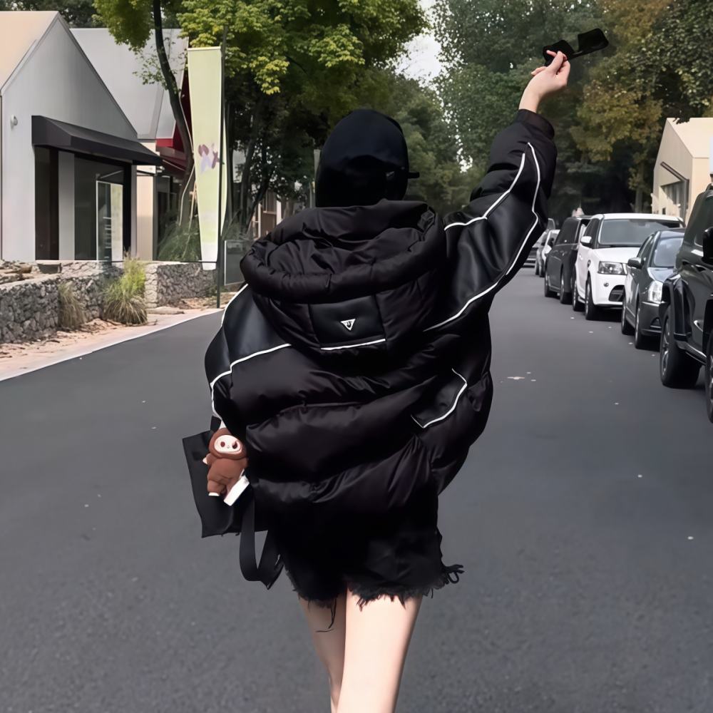 2025年冬季新款韩系潮流宽松洋气黑色连帽立领短款羽绒服外套女款