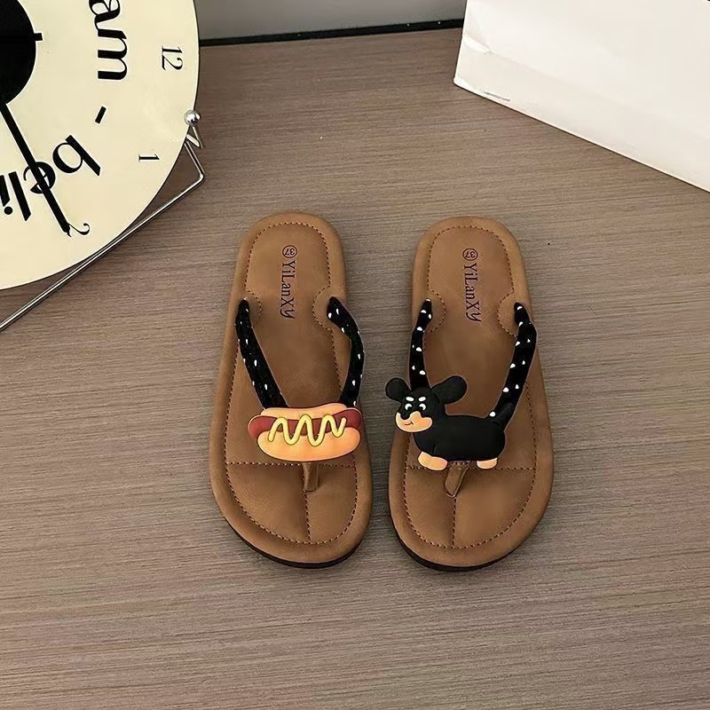 卡通腊肠狗平底人字拖女夏天外穿2025新款时尚配裙子沙滩百搭拖鞋