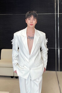 高定刺绣工艺透视西服长裤套装纯白色男婚纱礼服5242P285360图片