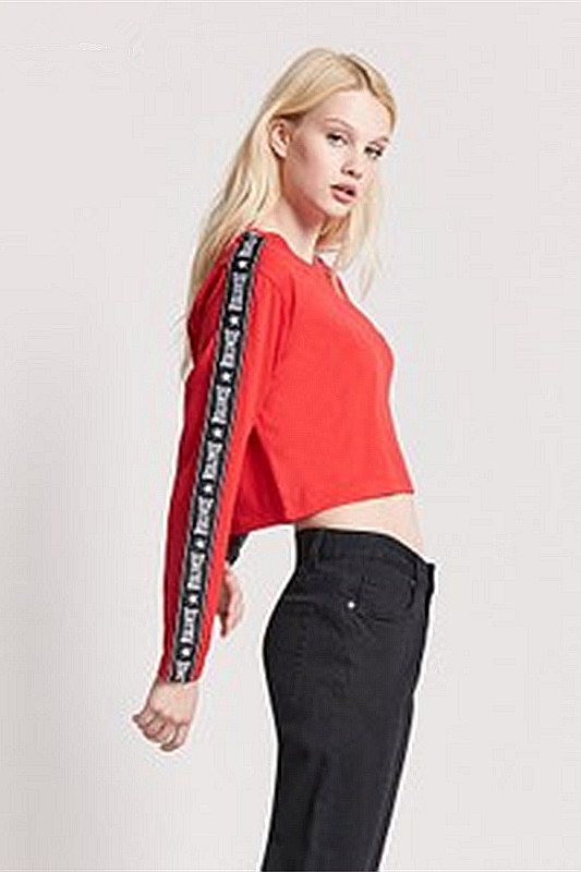 圆领长袖短款棉质T恤女