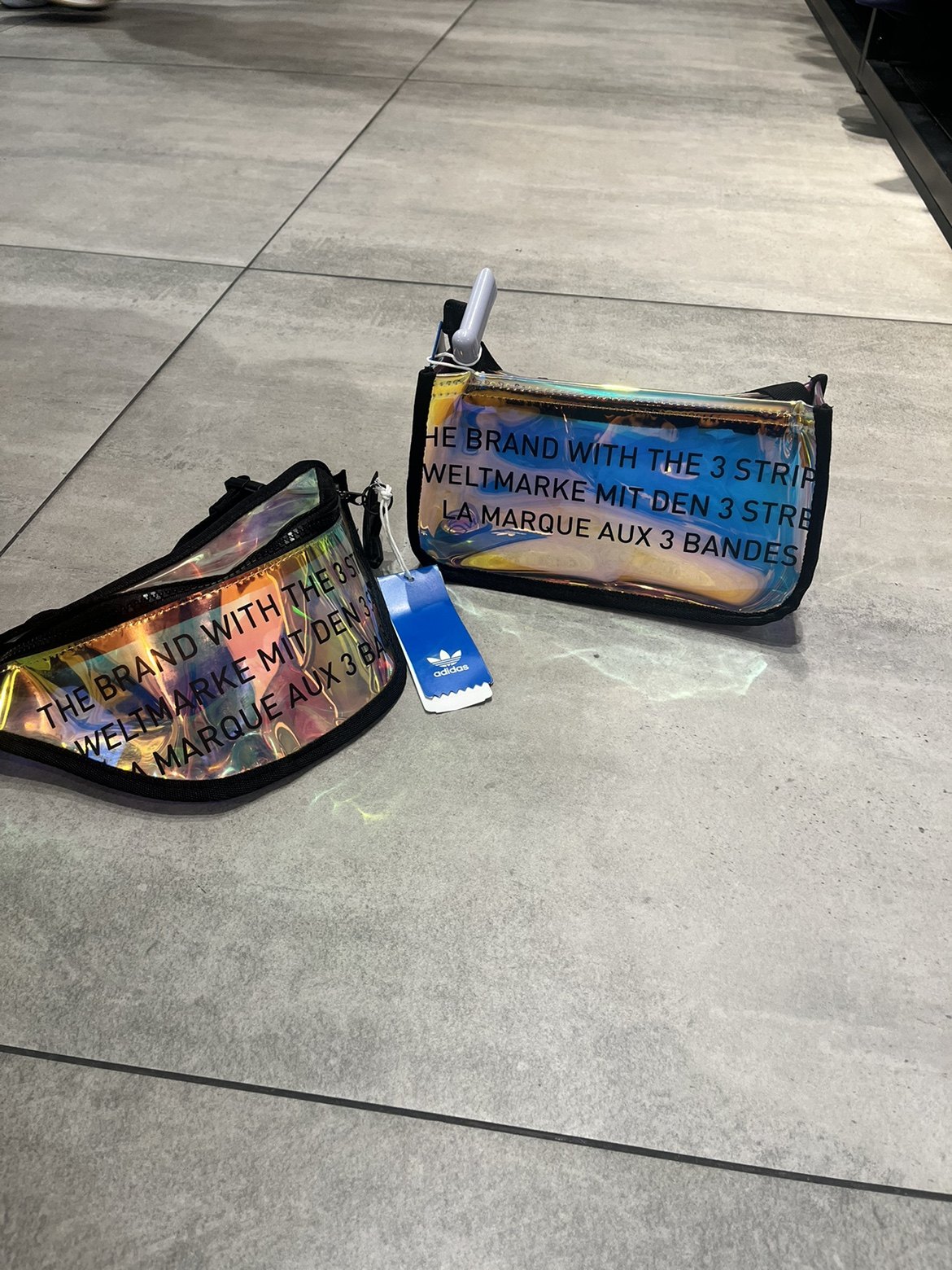 佳佳奥莱阿迪达斯三叶草镭射包单肩斜挎包双肩包小奶包不退GN2123