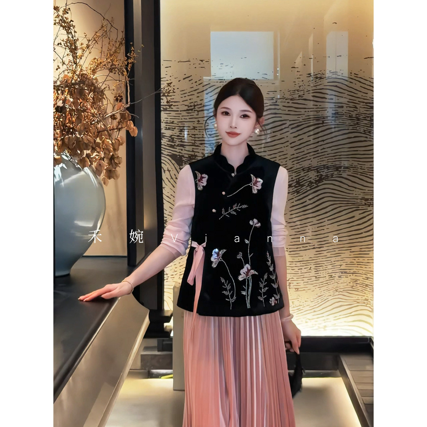 禾婉【浅粉珠花】新中式马甲丝绒上衣原创秋冬刺绣国风气质女马夹