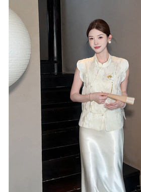 新中式重工珠绣马甲女