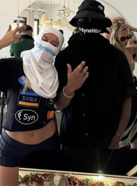 SYNA 男女款 WORLD PAYMENTS T-SHIRT-BLACKMULTI 时尚印花短袖