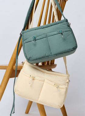 韩国ithinkso简约休闲大容量单肩斜挎包加棉云朵感男女通勤包轻便