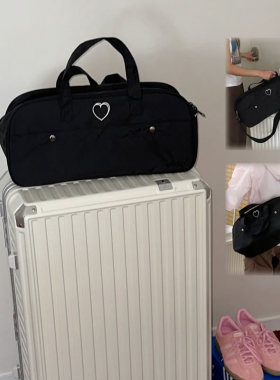 韩国mazzzzy时尚爱心刺绣大容量旅行健身收纳包女单肩斜挎运动包