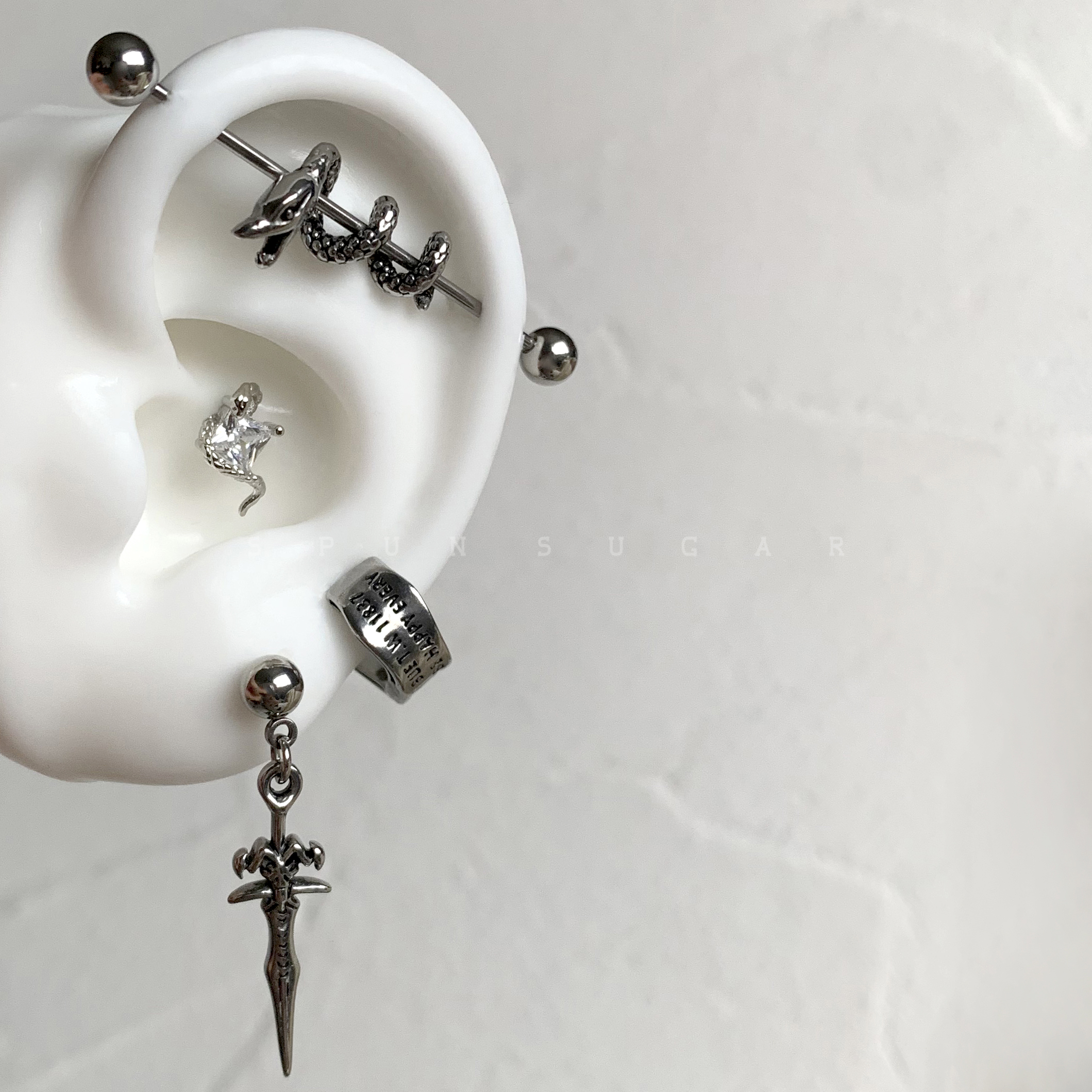 暗黑酷帅蛇形耳骨钉钛钢立体小蛇耳桥耳蜗钉个性剑形吊坠耳环耳饰