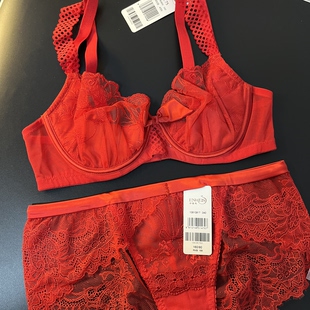 伊75C蕾丝刺绣轻薄甜心大胸显小软钢圈双排扣