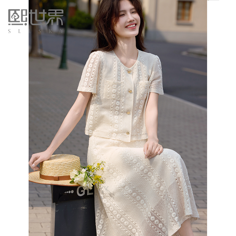熙世界2025夏日套装搭配一整套女休闲镂空钩花蕾丝衫半身裙两件套