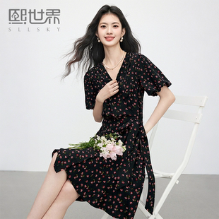熙世界法式碎花V领连衣裙女夏新款小个子围裹式系带收腰茶歇裙子