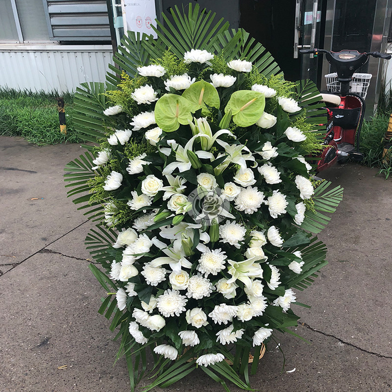 给烈士扫墓花篮悼念殡葬黄白菊花老人去世灵堂下葬北京鲜花店速递