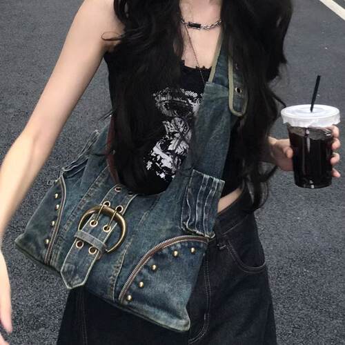 小众通勤洗水牛仔包包女千禧辣妹yk2铆钉单肩斜挎包欧美风托特包