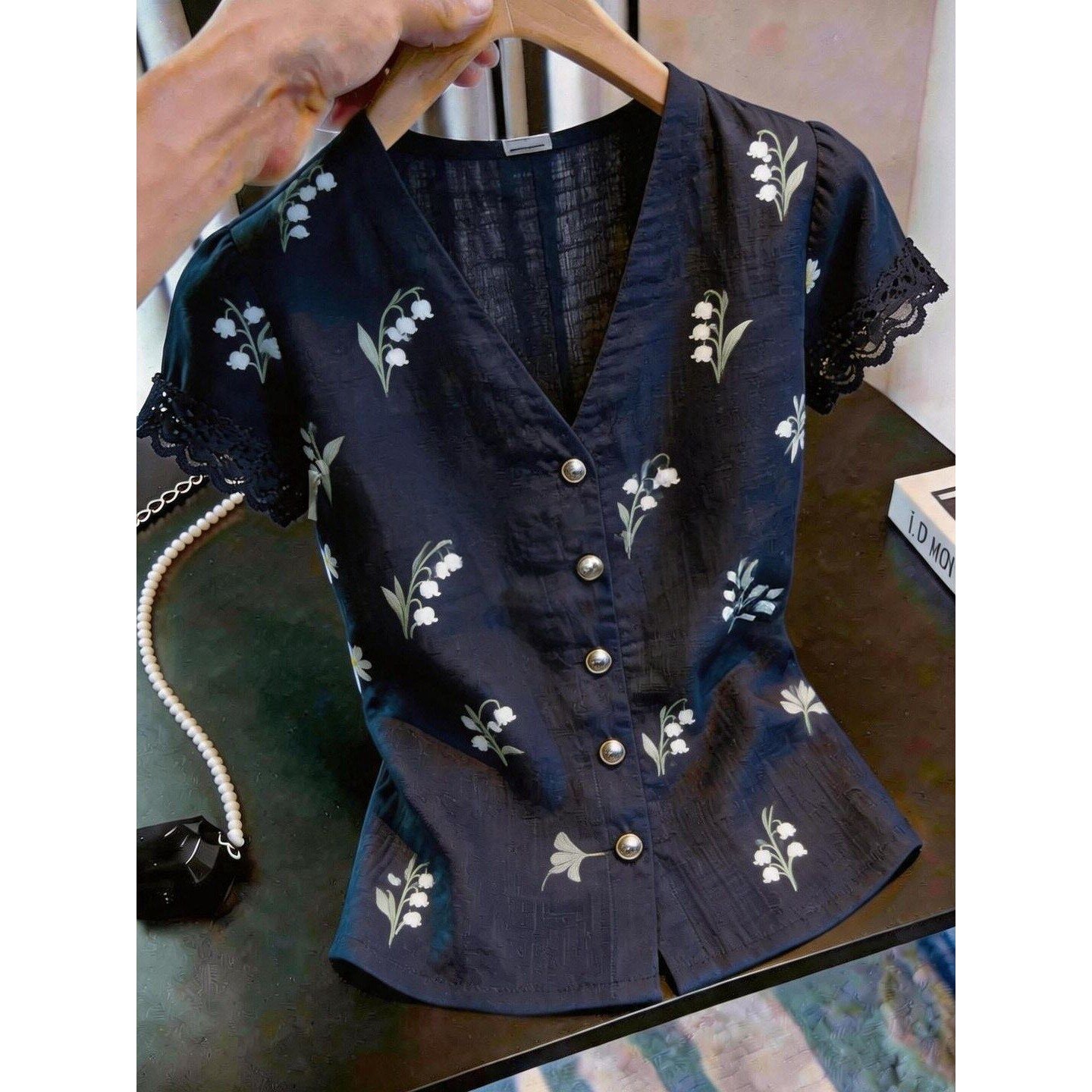 法式V领铃兰印花通勤衬衫