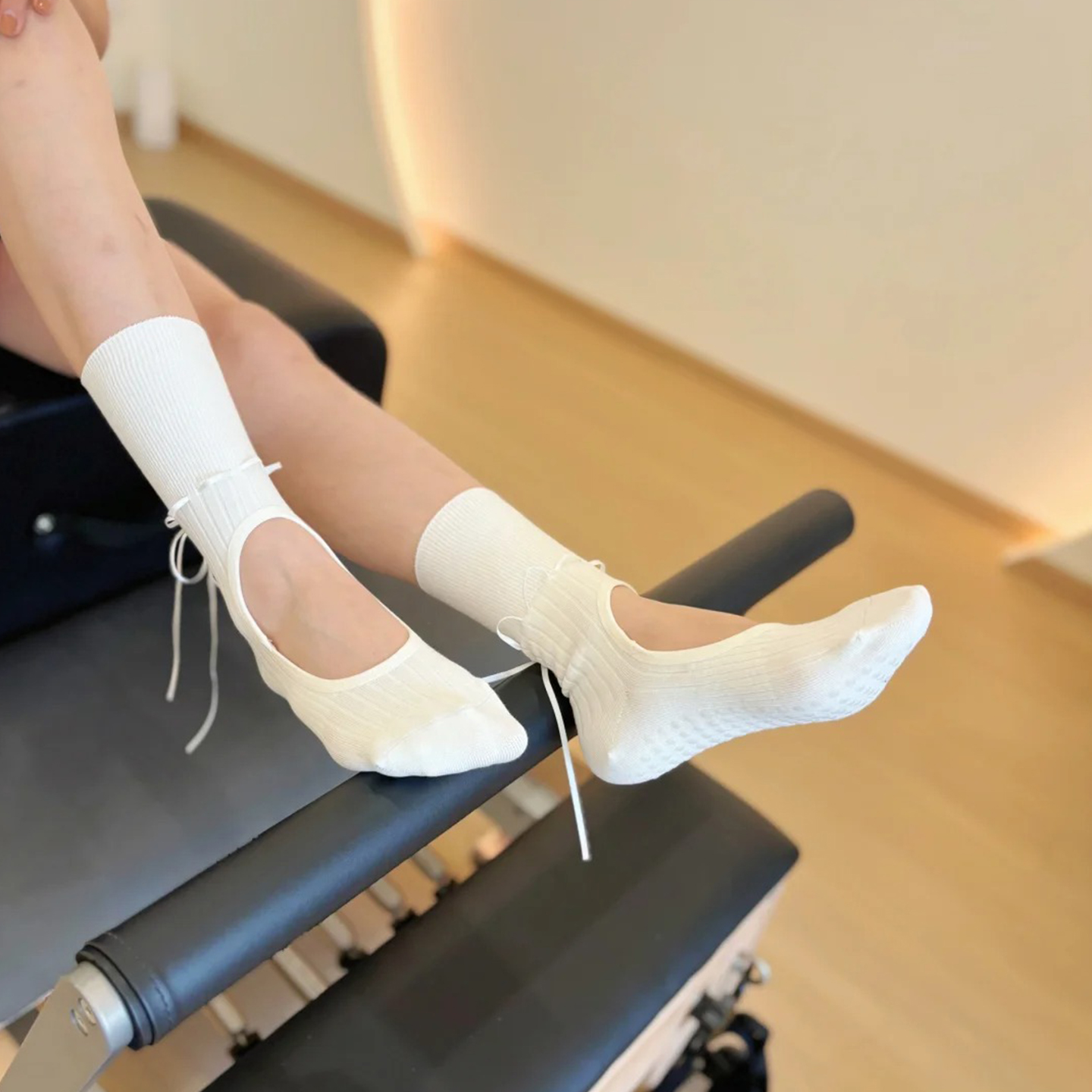 瑜伽袜夏季薄款丝带露趾小腿袜套普拉提训练专用袜防滑健身长筒袜