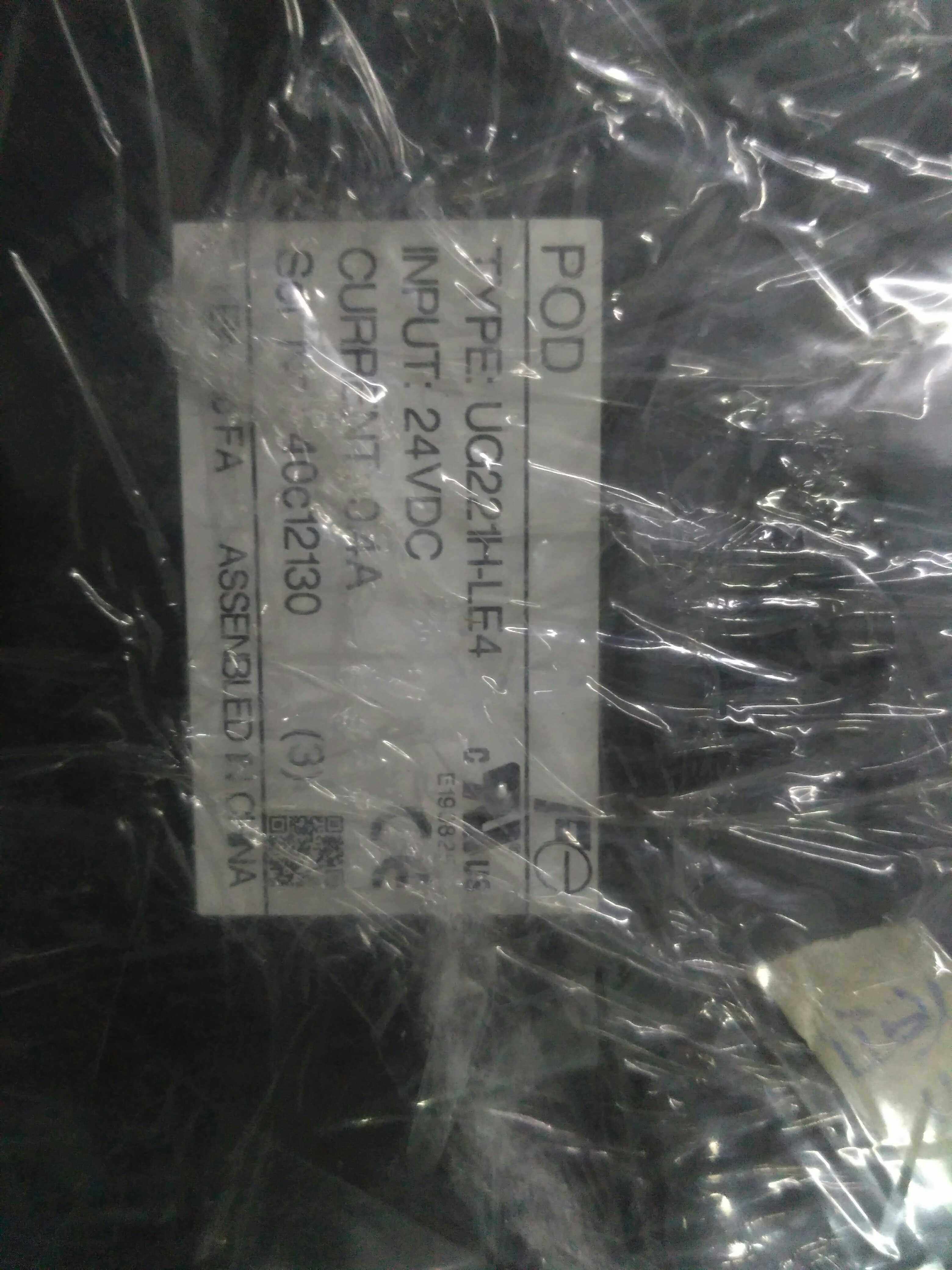 触摸屏 UG221H-LE4 UG220H-LC4 GS2110-WTBD UG221H-LR4 V606M10