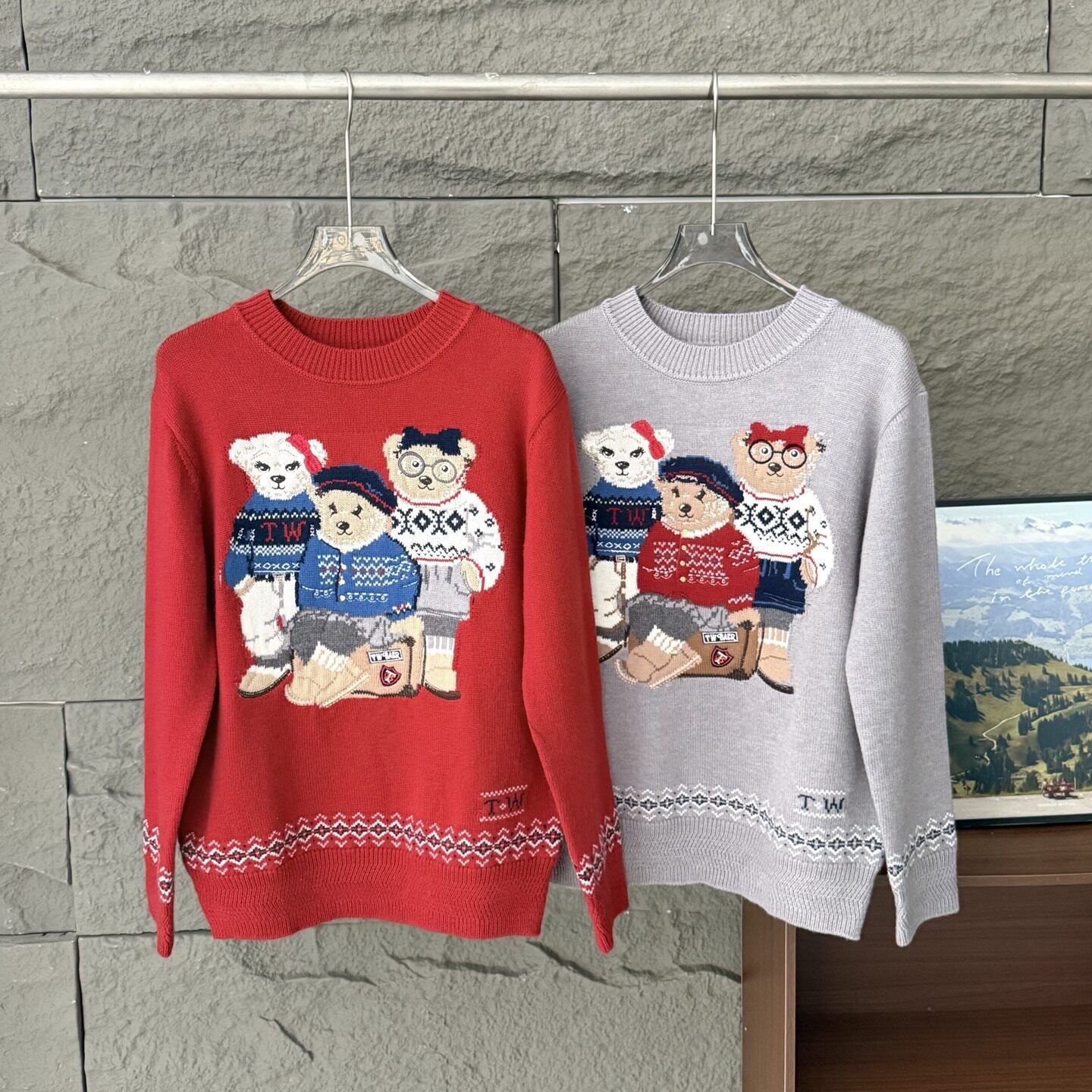 女装毛衣25冬季新款柔软舒适萌趣大熊套头毛衫TTKW258CC4A