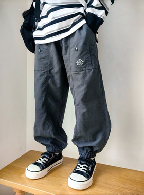 帐篷冲锋裤石灰色时髦春款男童轻薄舒适爆软休闲运动防水工装长裤