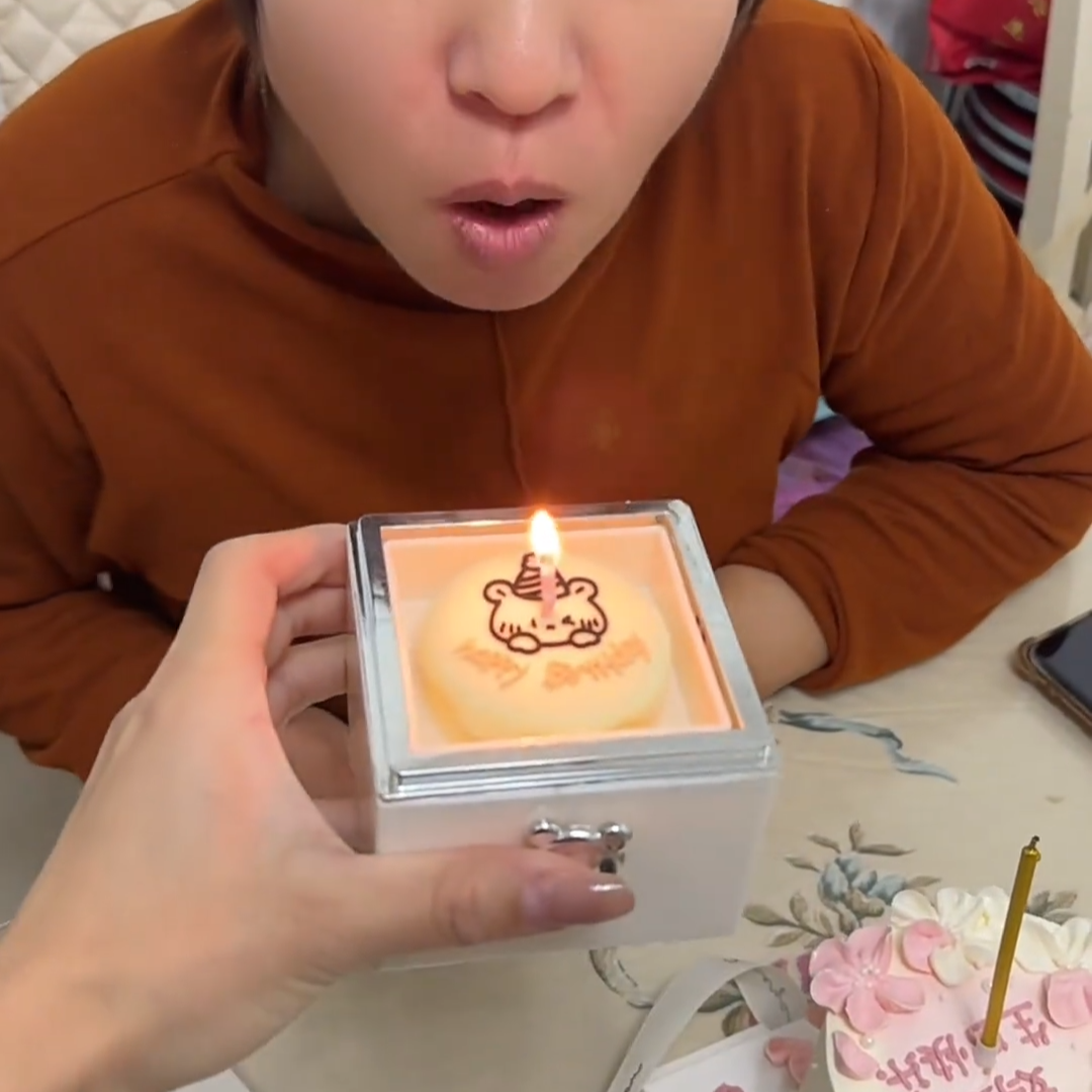 表白惊喜小熊蛋糕盒子翻转戒指盒送女生女朋友闺蜜情侣生日礼物