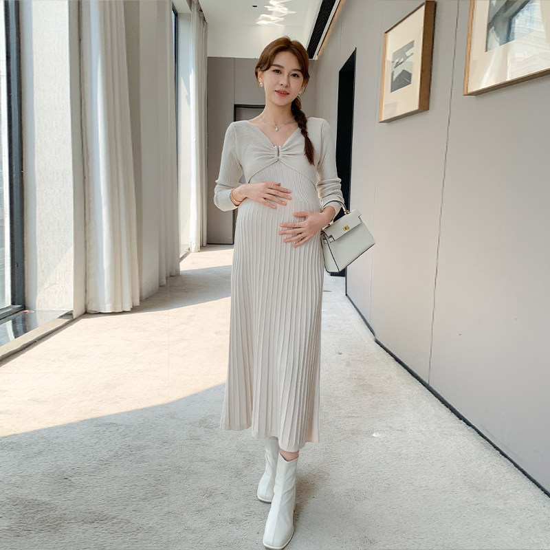 孕妇装连衣裙秋冬新款U型胸针大牌休闲百搭中长款时尚洋气孕妇裙