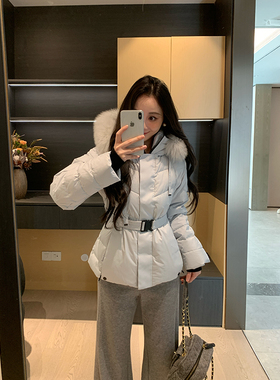 XINYI【芬兰漫雪】冬季蓝色狐狸毛连帽羽绒服女短款收腰显瘦保暖