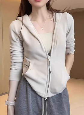 灰色修身卫衣外套女早秋季2025新款时尚运动套装连帽短款收腰上衣