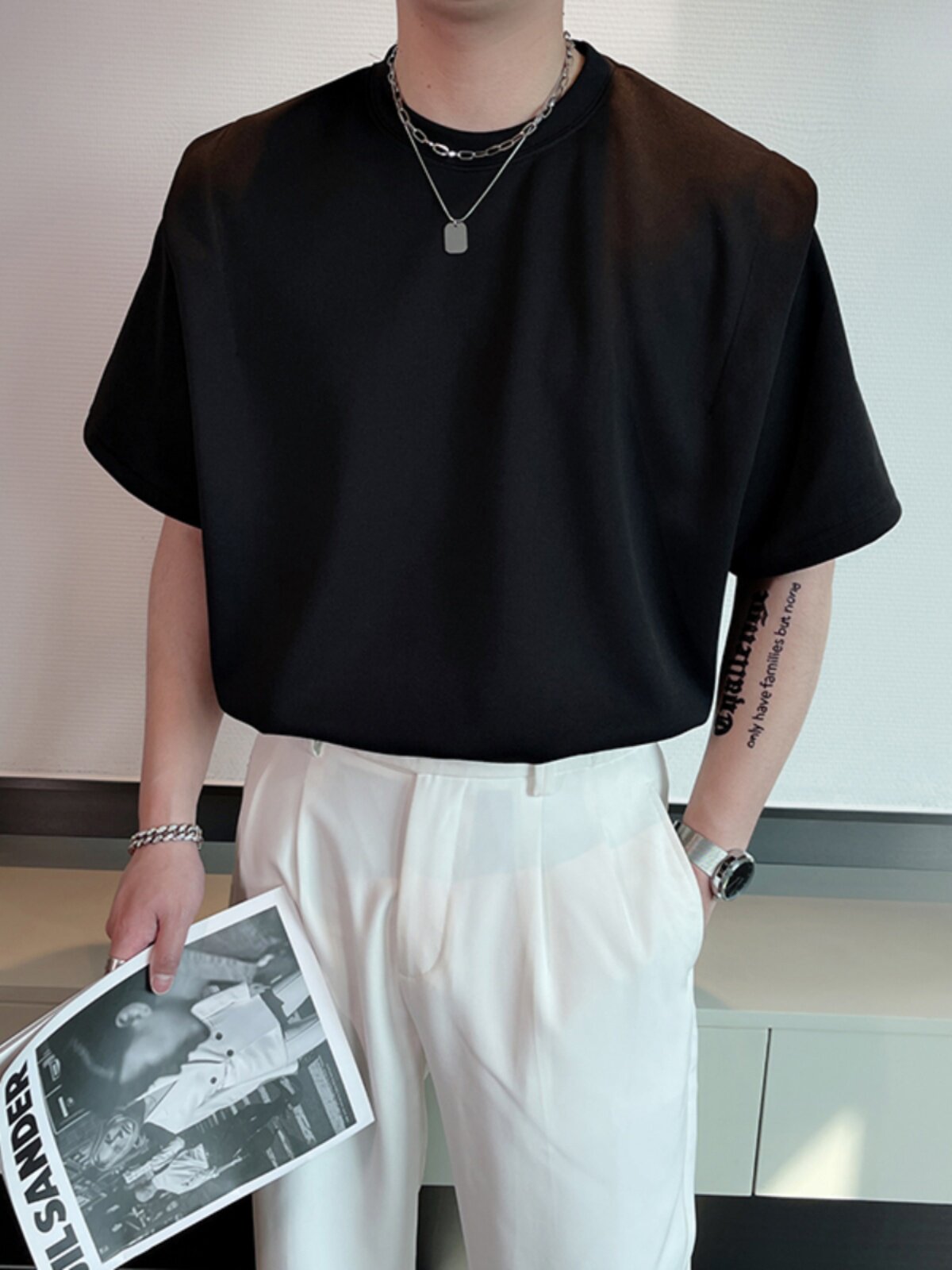 여름 인터넷 연예인 틈새 가짜 투피스 디자인 반팔 티셔츠 남성용 어깨 패드 한국어 버전 단색 공간면 반소매 고급
