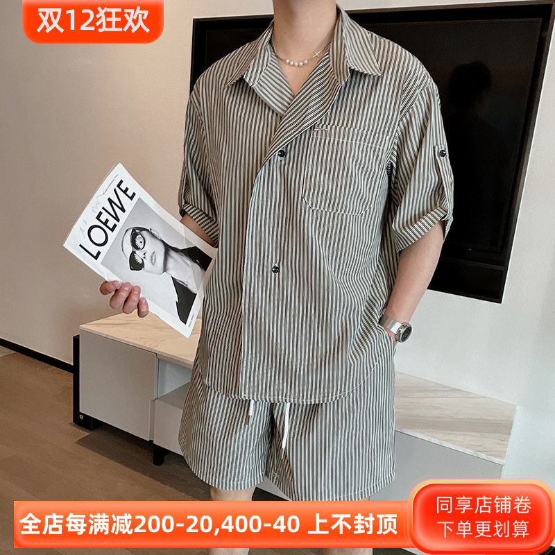 여름 한국 디자인 불규칙 스트라이프 셔츠 남성 5점 반팔 가볍고 성숙한 잘생긴 캐주얼 반바지 투피스 세트