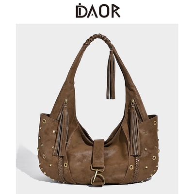 DAOR朋克重工多元素铆钉托特包