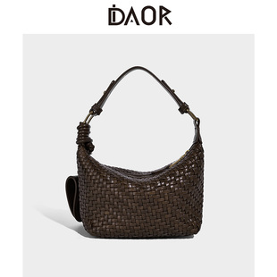 DAOR小众设计编织手拎包女2025新款时尚百搭饺子包休闲单肩斜挎包