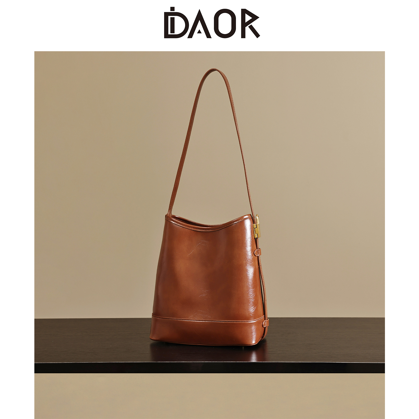 DAOR大容量复古油蜡牛皮水桶包
