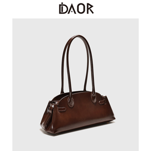 DAOR复古油蜡牛皮腋下包包女2025秋冬新款高级感法棍包时尚单肩包
