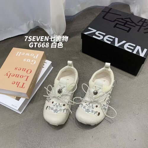 7SEVEN2026新款厚底珍珠闪亮水钻洞洞鞋女夏季凉鞋沙滩鞋休闲鞋女