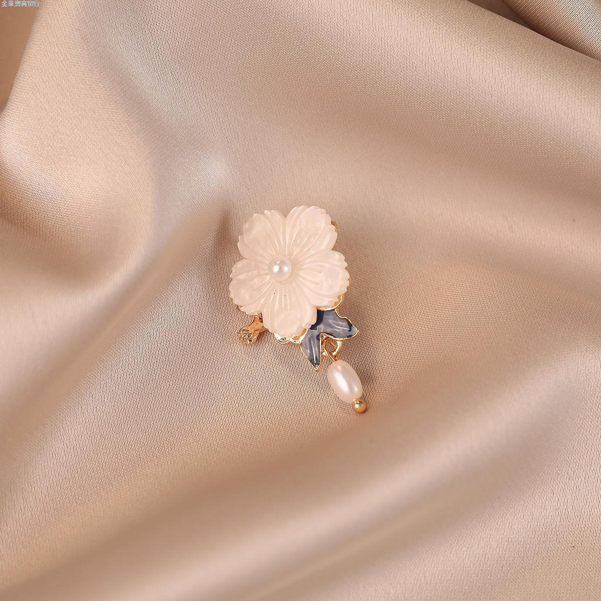 古风流苏花朵防走光胸针高级感轻奢旗袍别针个性气质优雅胸花饰品