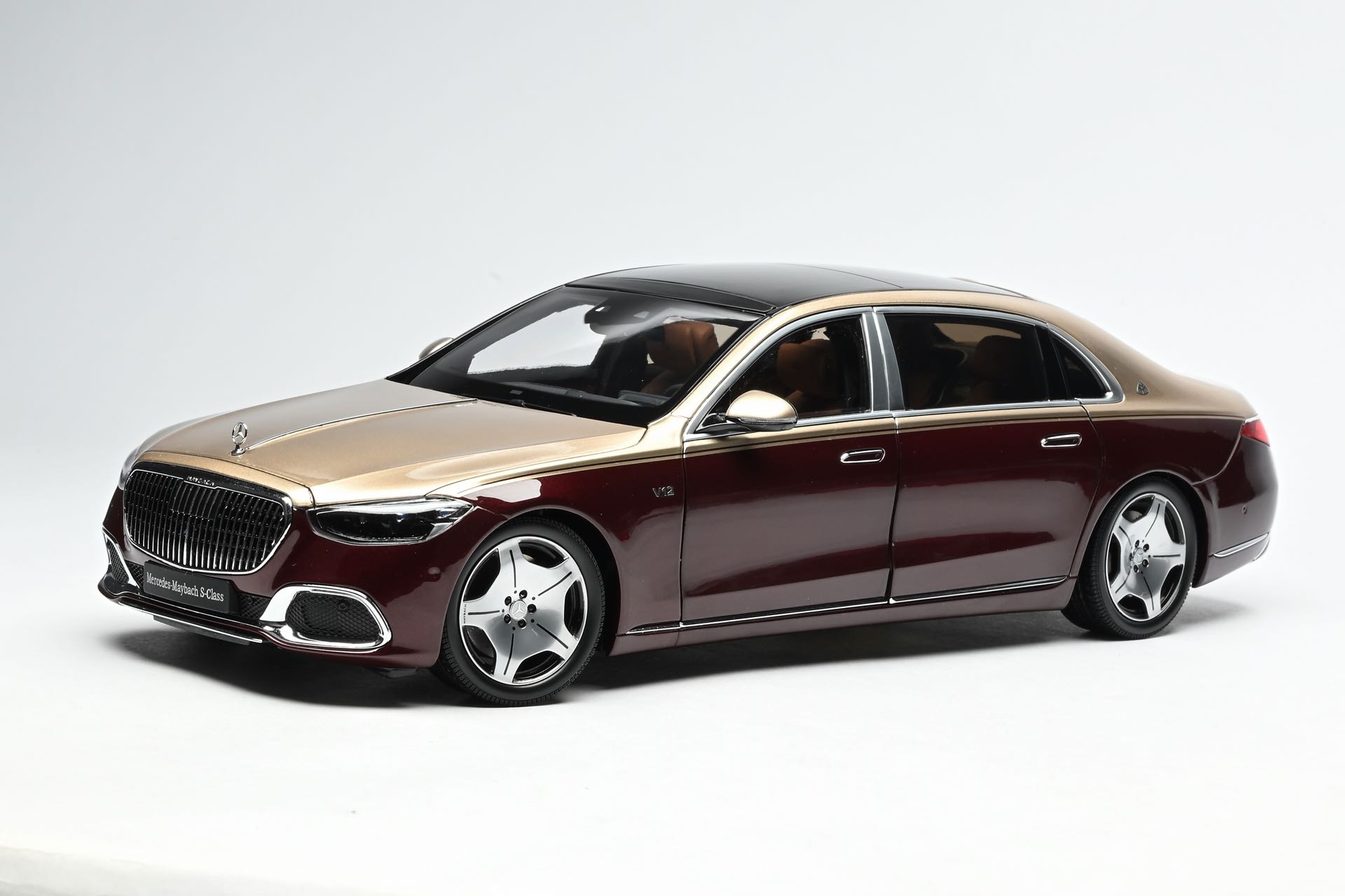 AR 1:18 奔驰 迈巴赫 S级 S680 小饼轮 红金配色 合金全开模型