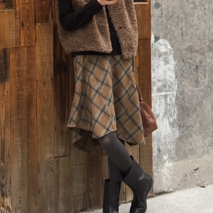 羊毛毛呢格子不规则下摆设计感半身裙女秋冬新款时尚高腰显瘦中裙