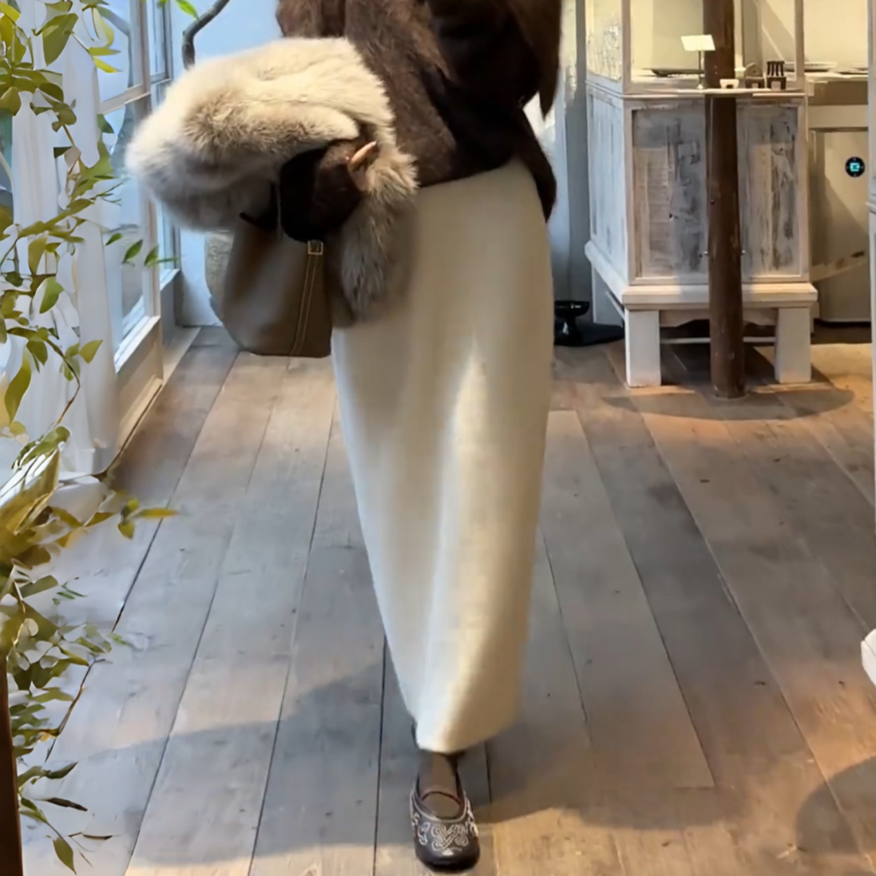 简约风针织米白色厚实半身裙