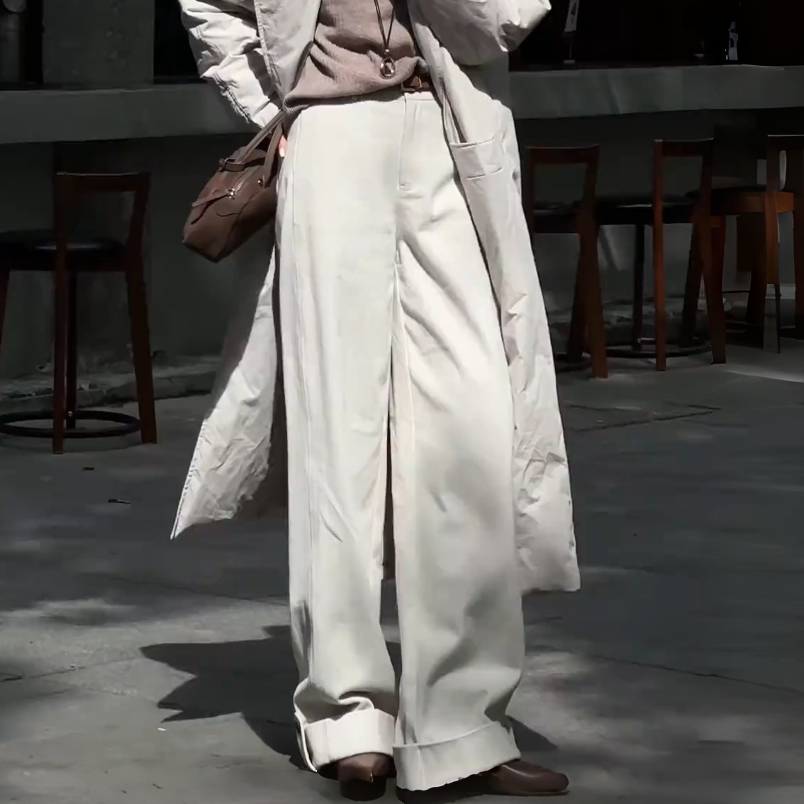 极简风折叠裤脚设计感白色西装裤