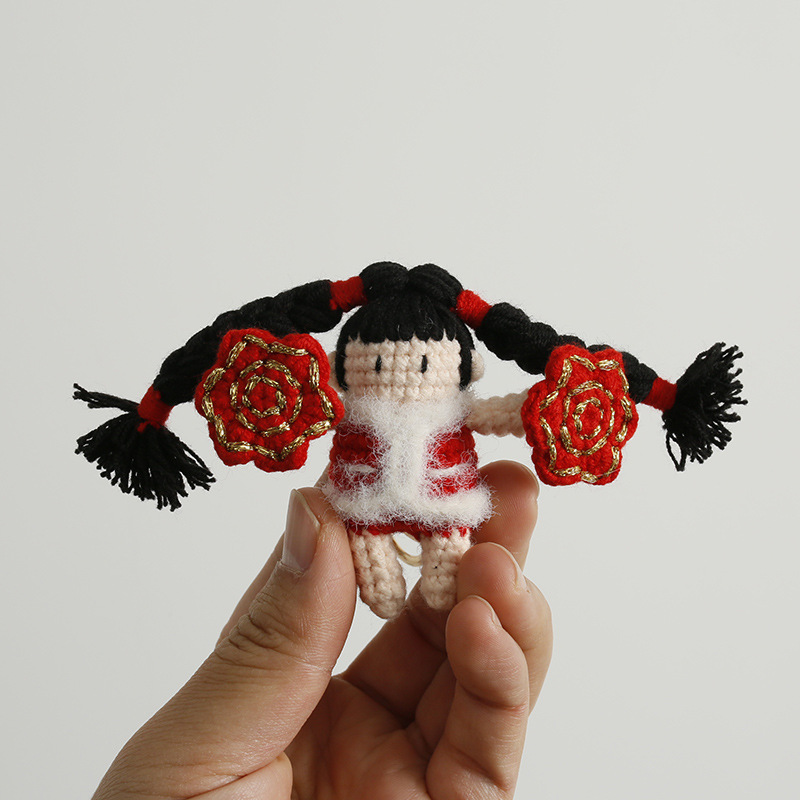 超萌卡通手绢大辫子女孩玩偶毛线钩织娃娃钥匙扣东北秧歌女孩挂件