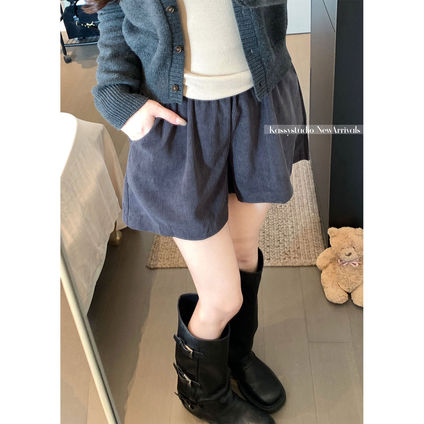 复古灯芯绒休闲裤女2026春季简约百搭显瘦松紧腰直筒裤打底短裤子